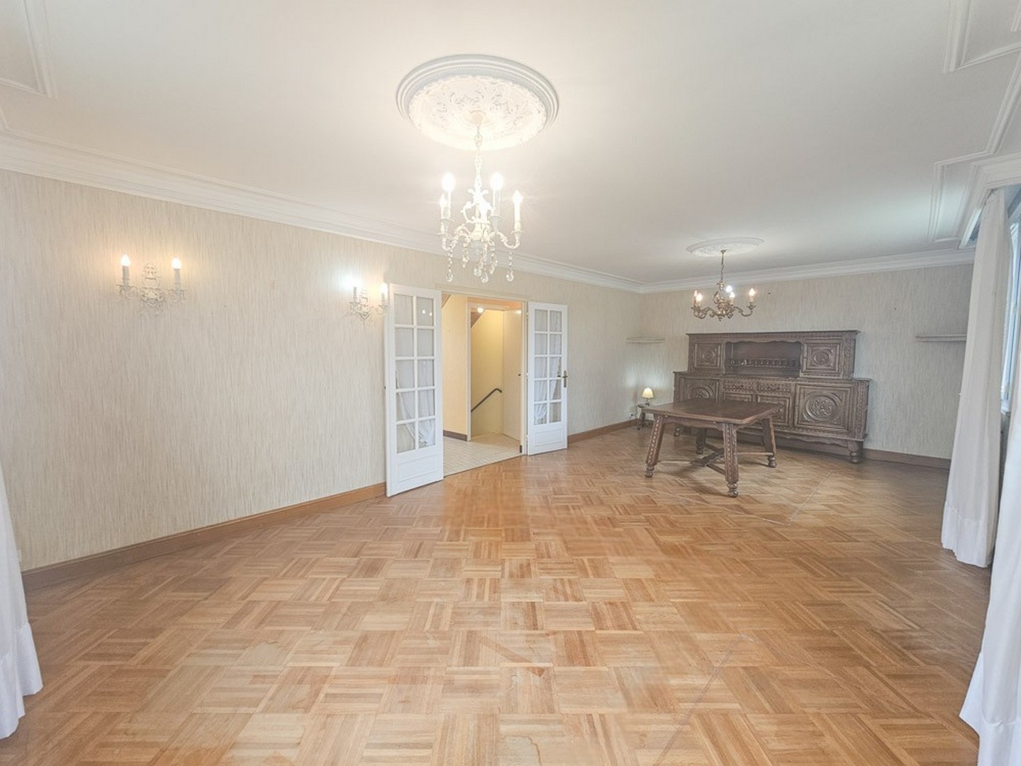 MAISON T6 AVEC 4/5 CH - TERRAIN +450M² - NON MITOYENNE - GARAGE - PROXIMITE COMMERCES - RARE photo 2